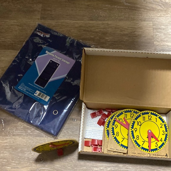Toys 6 Judy Mini Clocks And Hanging Pocket Storage Navy Blue Teacher